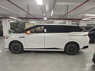 Xpeng X9