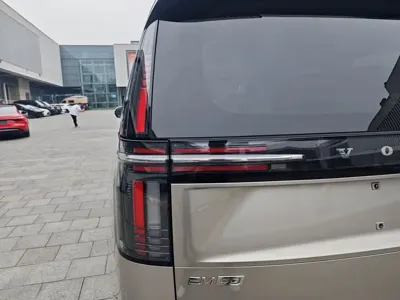Volvo EM90