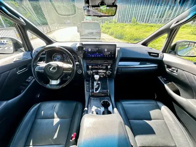 Lexus LM