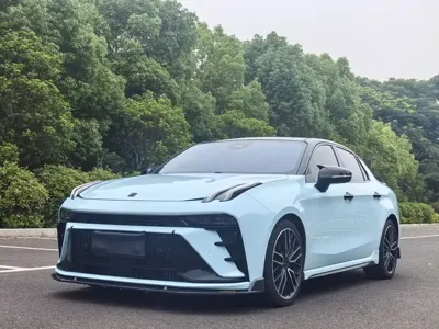 Lynk & Co 03
