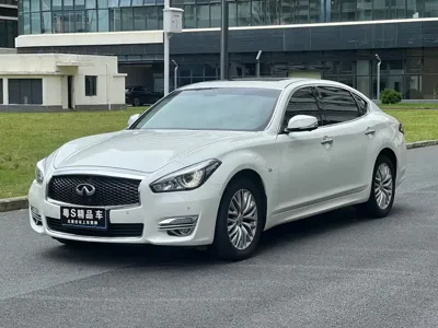 Infiniti Q70