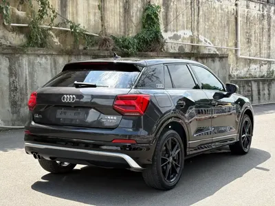 Audi Q2L
