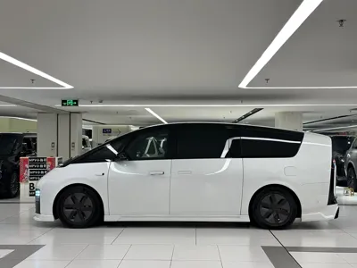 Li Auto Li MEGA