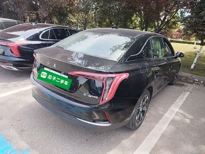 Hongqi E-QM5