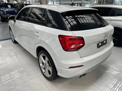 Audi Q2L