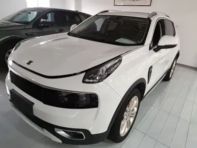 Lynk & Co 01