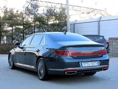 Genesis G90