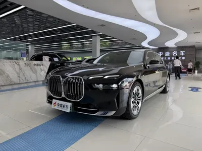 BMW i7