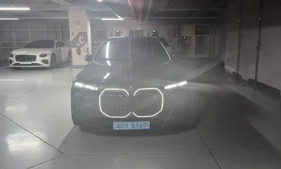 BMW i7
