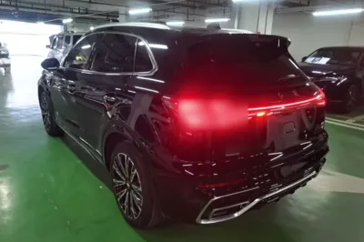 Hongqi HS5