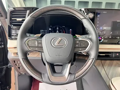 Lexus LM