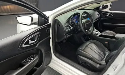 Chrysler 200