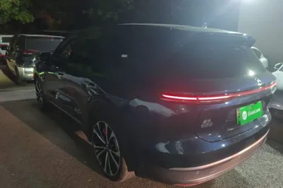Nio ES8