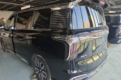 Hongqi HQ9