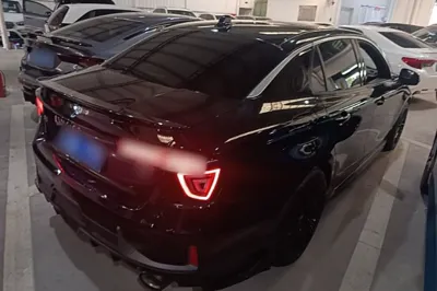 Lynk & Co 03