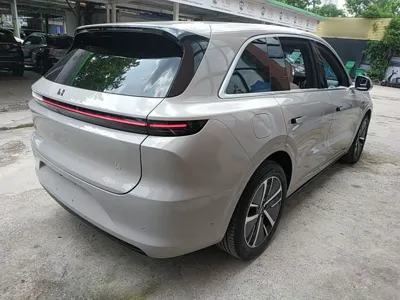 Li Auto L6