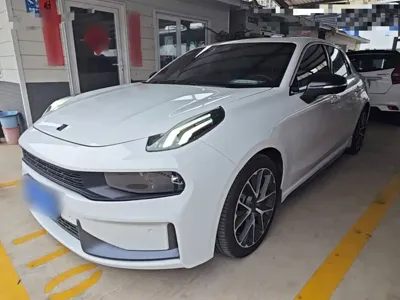 Lynk & Co 03