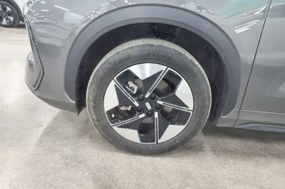 Geely Galaxy E5