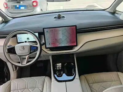 Volvo EM90
