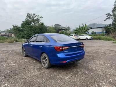 Roewe i5