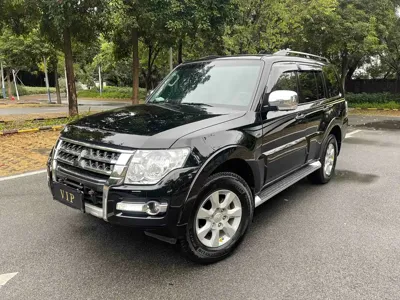 Mitsubishi Pajero (Import)