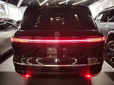Nio ES8