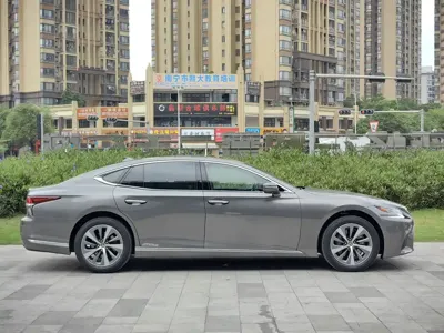 Lexus LS