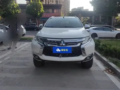 Mitsubishi Pajero (Import)