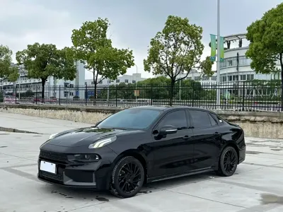 Lynk & Co 03