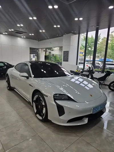 Porsche Taycan