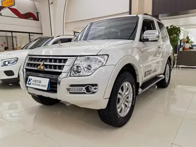 Mitsubishi Pajero (Import)