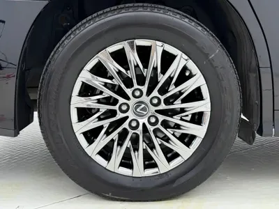 Lexus LM