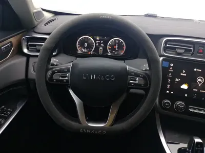 Lynk & Co 01
