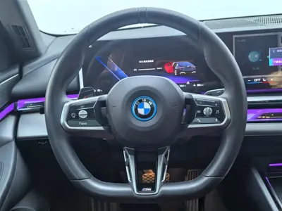 BMW i5