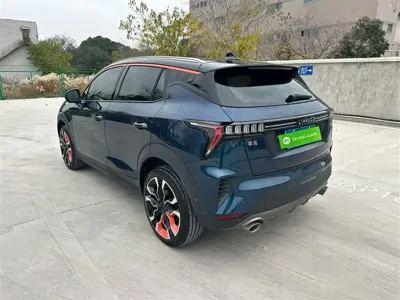 Lynk & Co 06