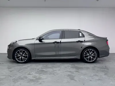 Lynk & Co 03