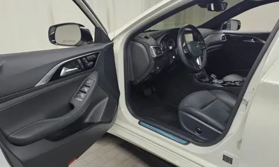 Infiniti Q30