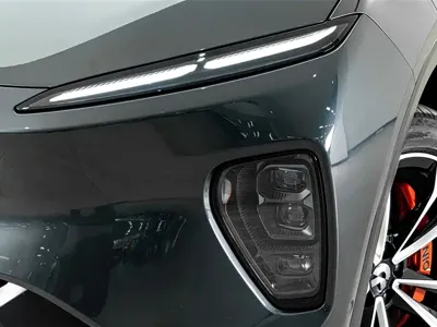 Nio ES8
