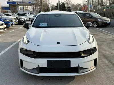 Lynk & Co 03