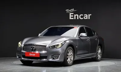 Infiniti Q70