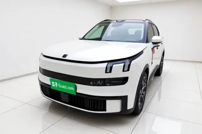 Lynk & Co 900
