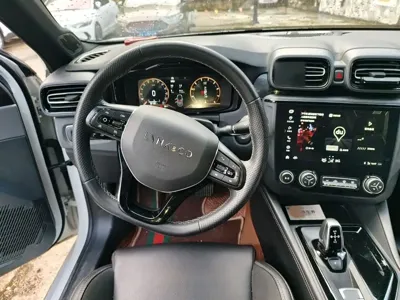 Lynk & Co 02