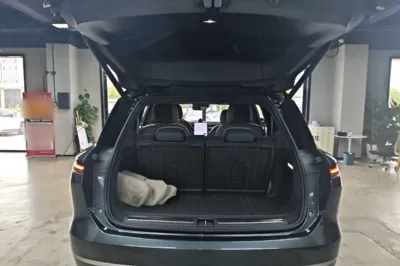 Nio ES8