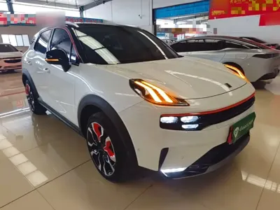 Lynk & Co 06