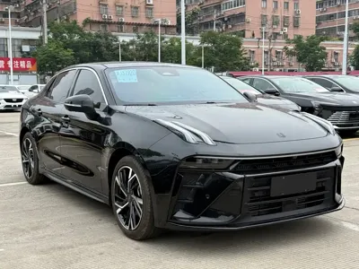 Lynk & Co 03