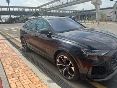Audi RSQ8