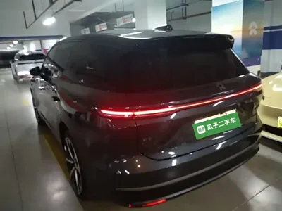 Nio ES8