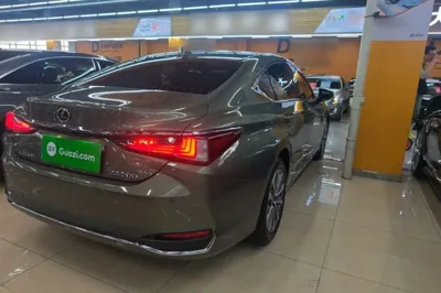Lexus ES