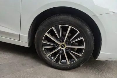Roewe i5