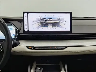 Geely L HiP